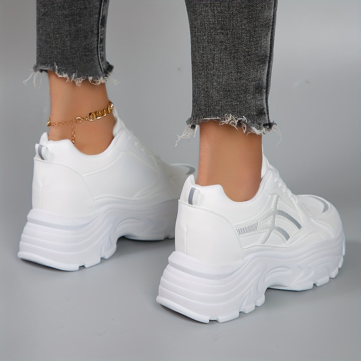 Białe sneakersy na platformie lekkie wygodne modne buty