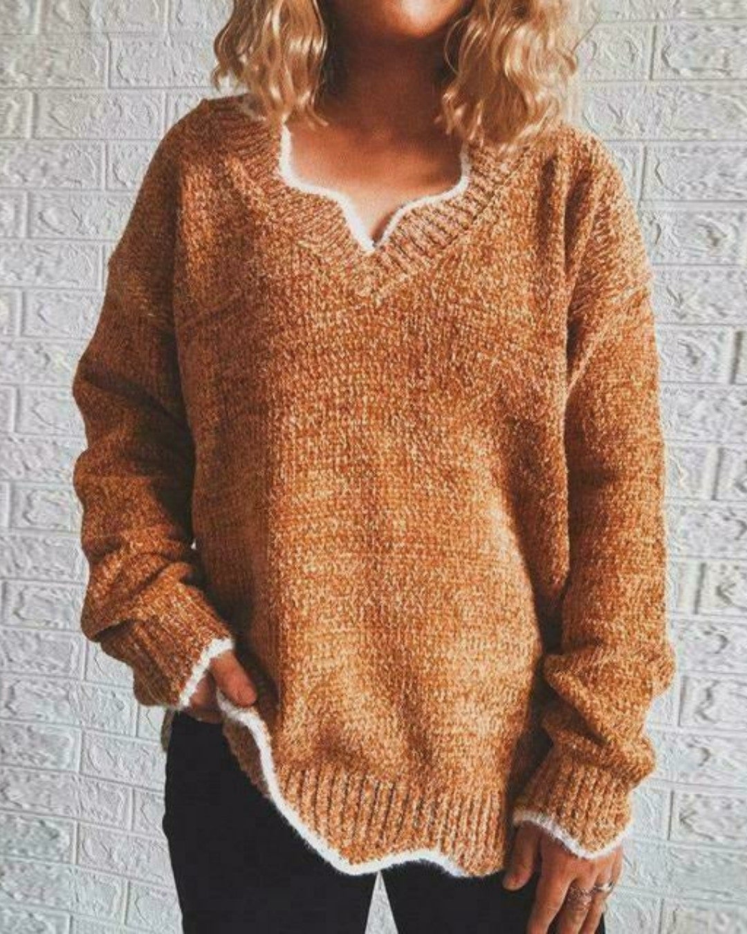 Luźny Sweter Damski z Dekoltem w Serek