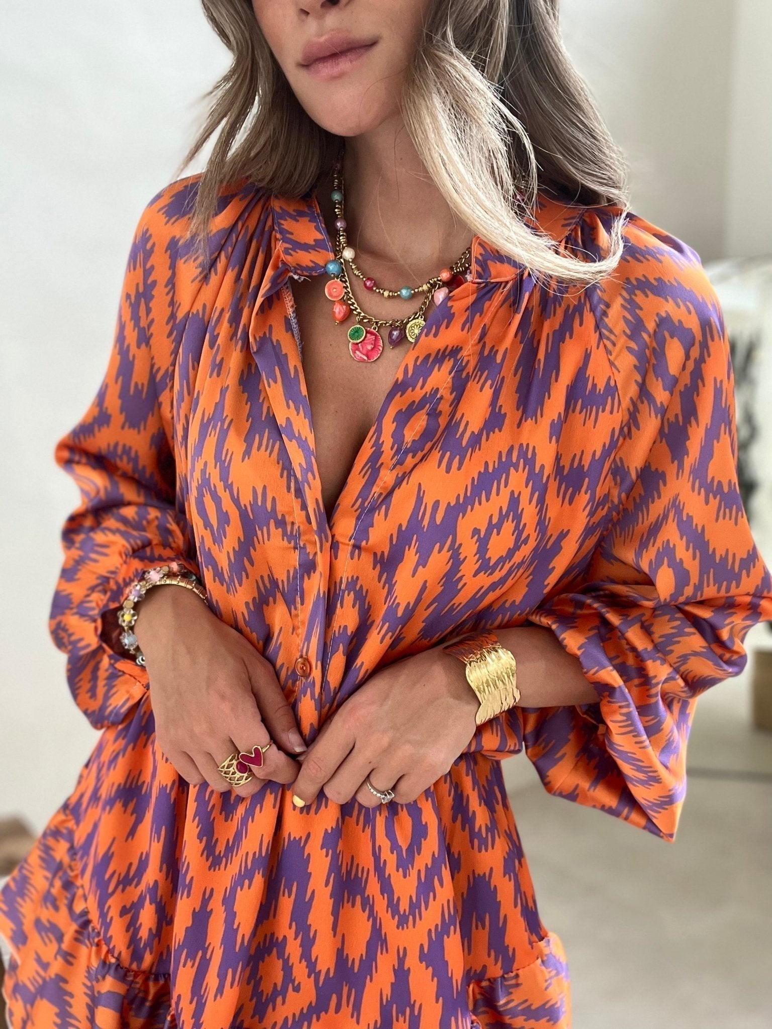 Chloé | Elegancka Mini Sukienka z Satynowym Wykończeniem