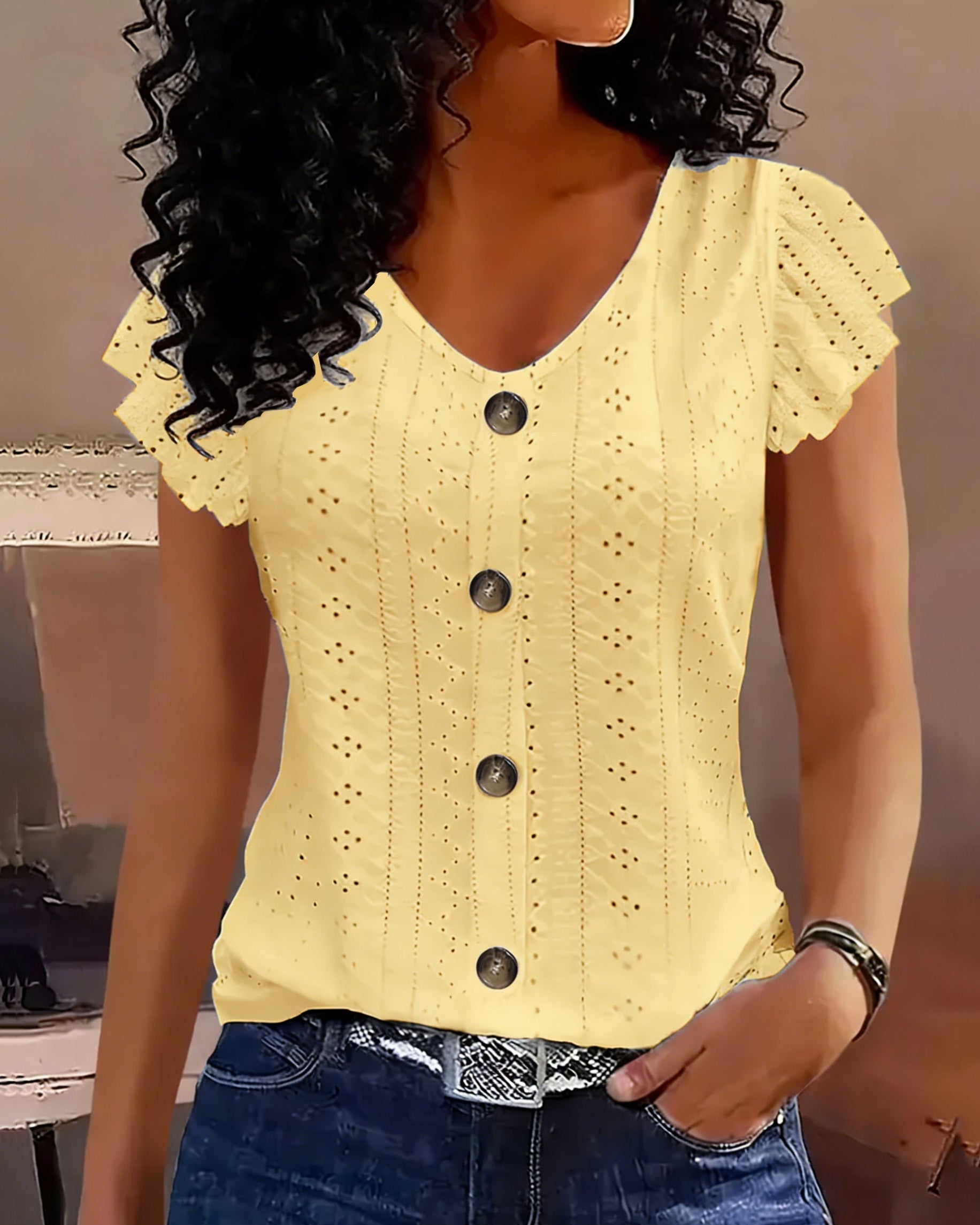 Letnia bluzka ażurowa z guzikami i krótkim rękawem
