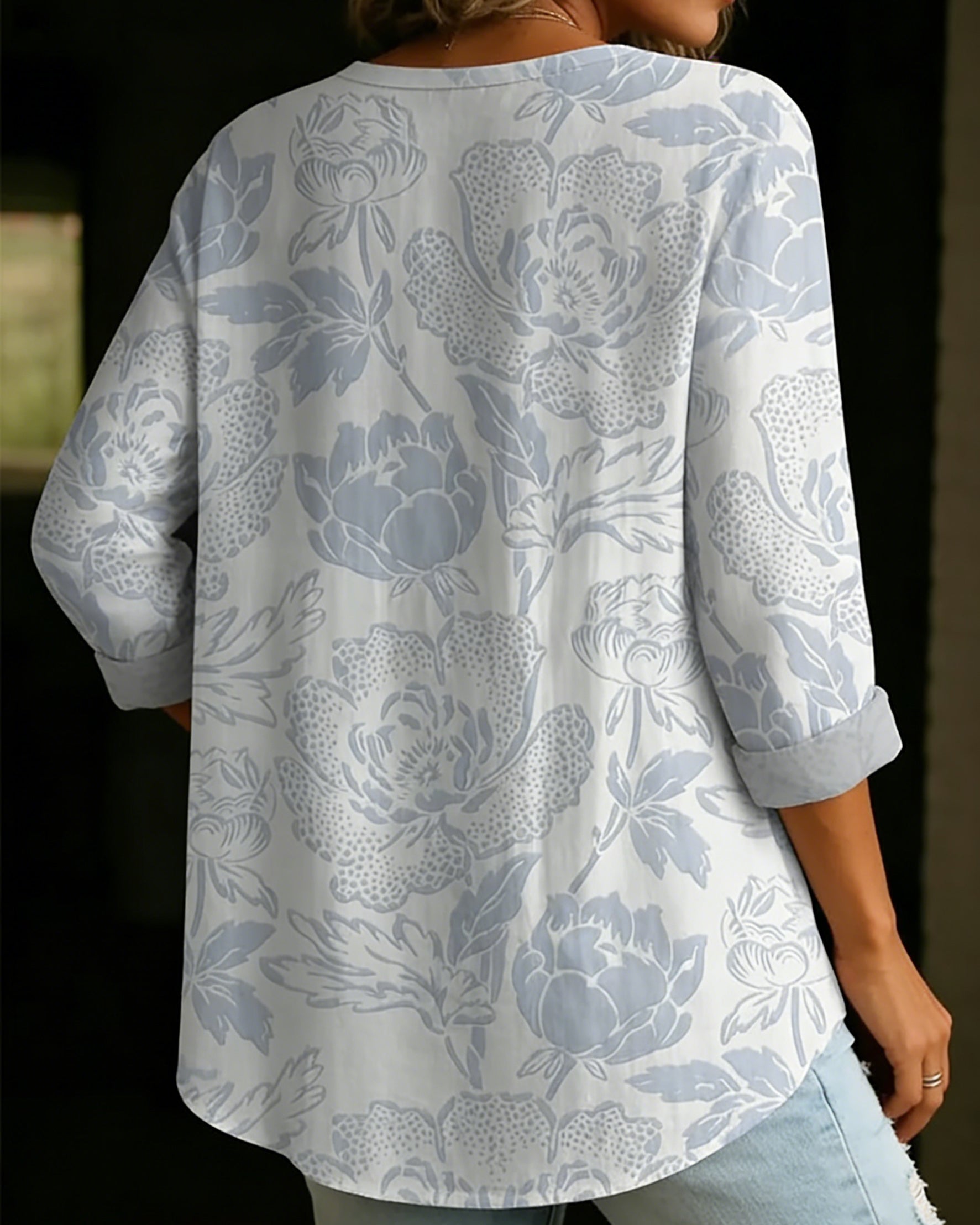 Lekka koszula damska w kwiatowy wzór z dekoltem V i guzikami