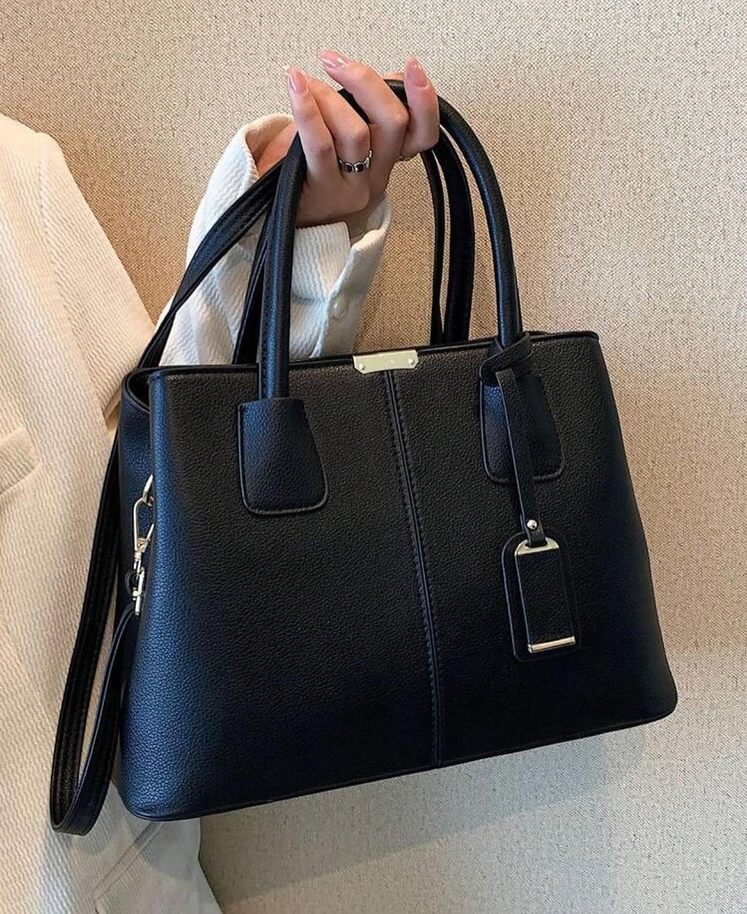 Elegancka Torebka Damska do Ręki i na Ramię Klasyczna