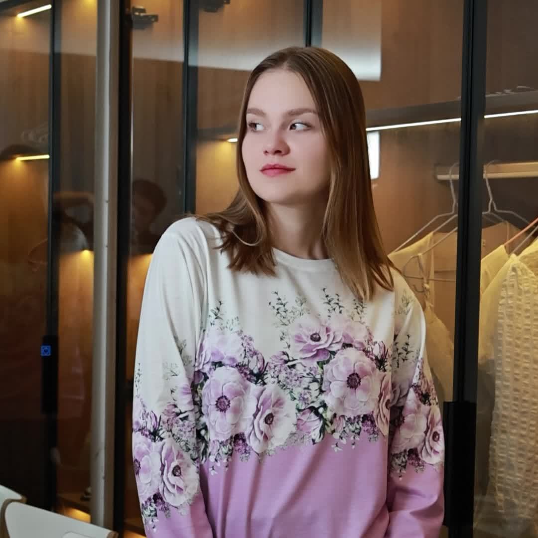 Bluza Damska z Kwiatowym Nadrukiem Luźny Krój Komfortowy Pulower