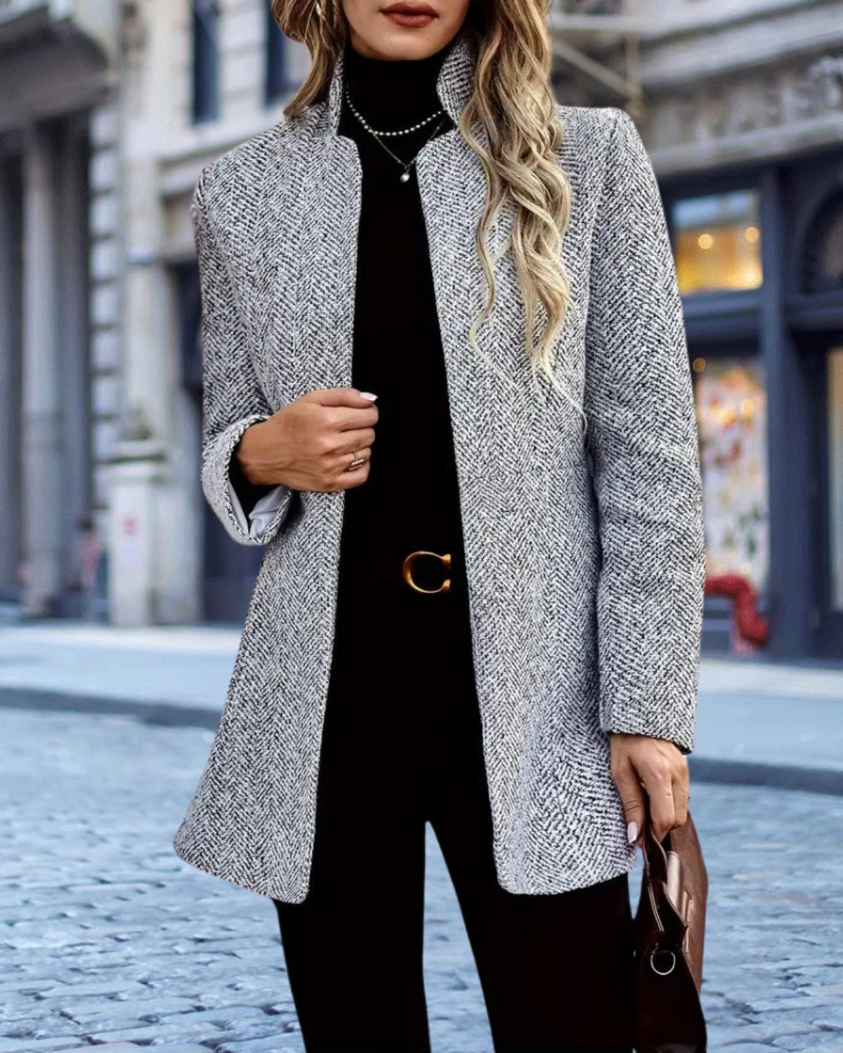 Elegancki Płaszcz z Wysokim Kołnierzem – Klasyczny i Stylowy