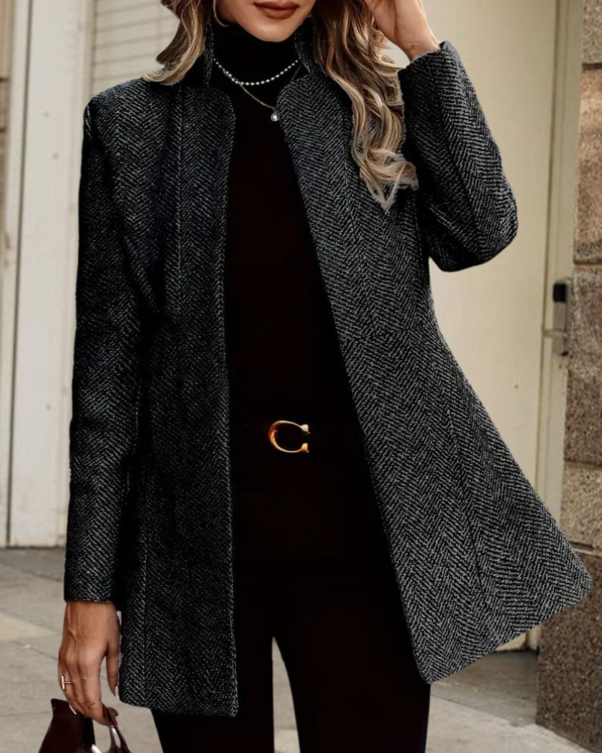 Elegancki Płaszcz z Wysokim Kołnierzem – Klasyczny i Stylowy