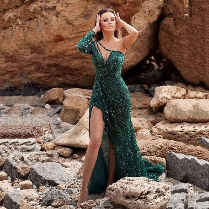 Sukienka Wieczorowa Maxi z Cekinami i Głębokim Dekoltem Elegancki Styl