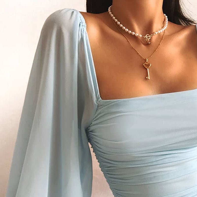 Virelle | Jasnoniebieska sukienka mini bodycon z bufiastymi rękawami