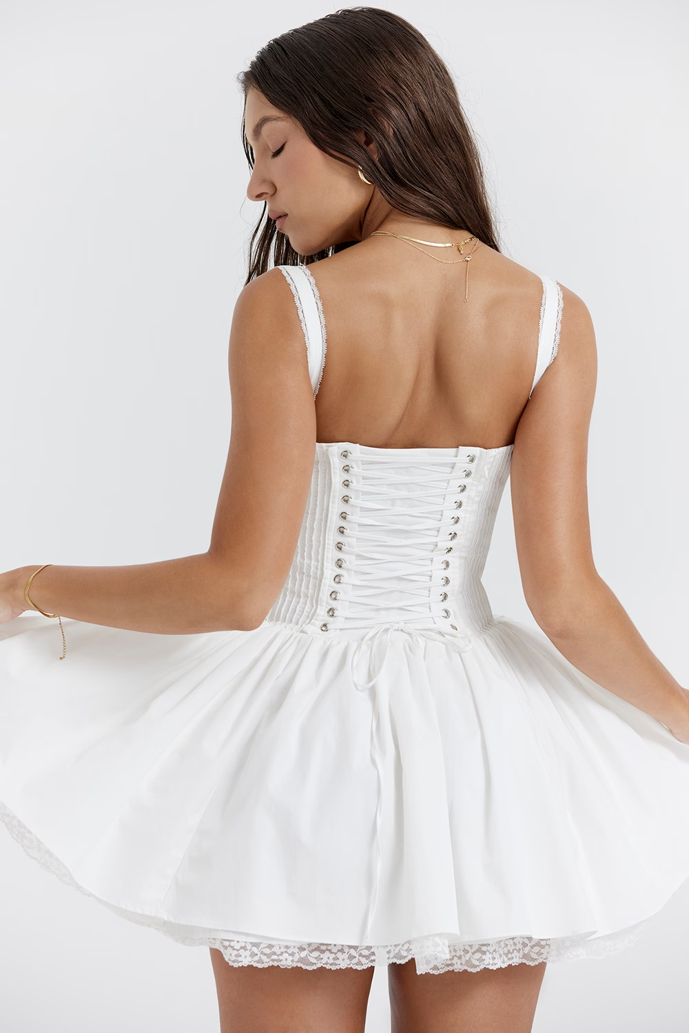 Valentina | Romantyczna sukienka mini z koronkowym gorsetem i detalami falbanki