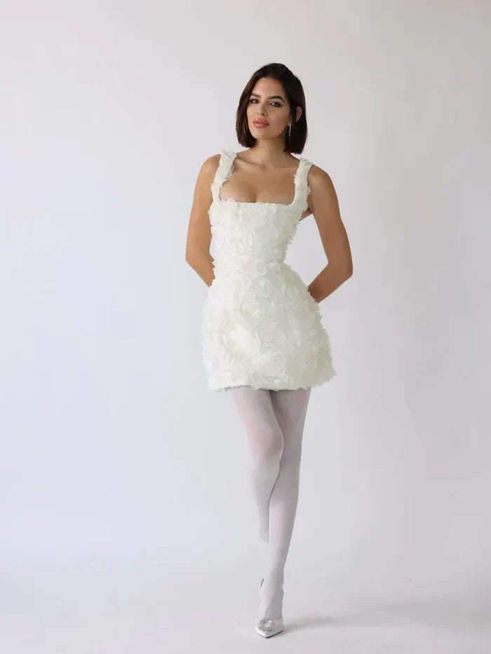 Sukienka mini na ramiączkach elegancka dopasowana stylowa
