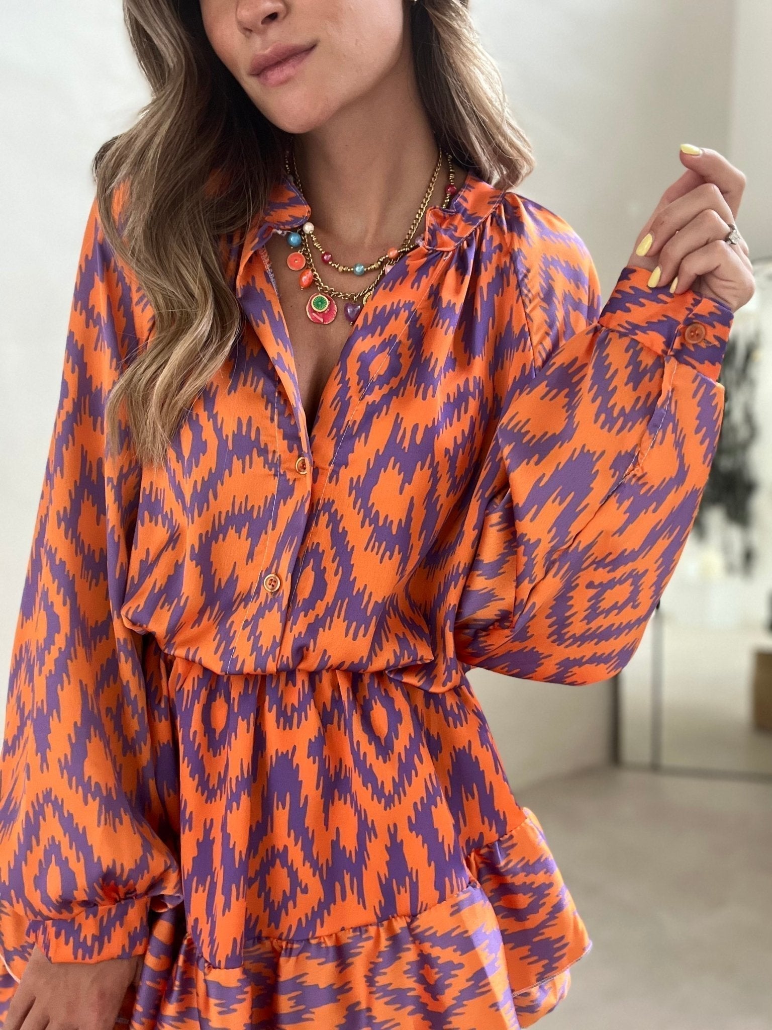 Chloé | Elegancka Mini Sukienka z Satynowym Wykończeniem