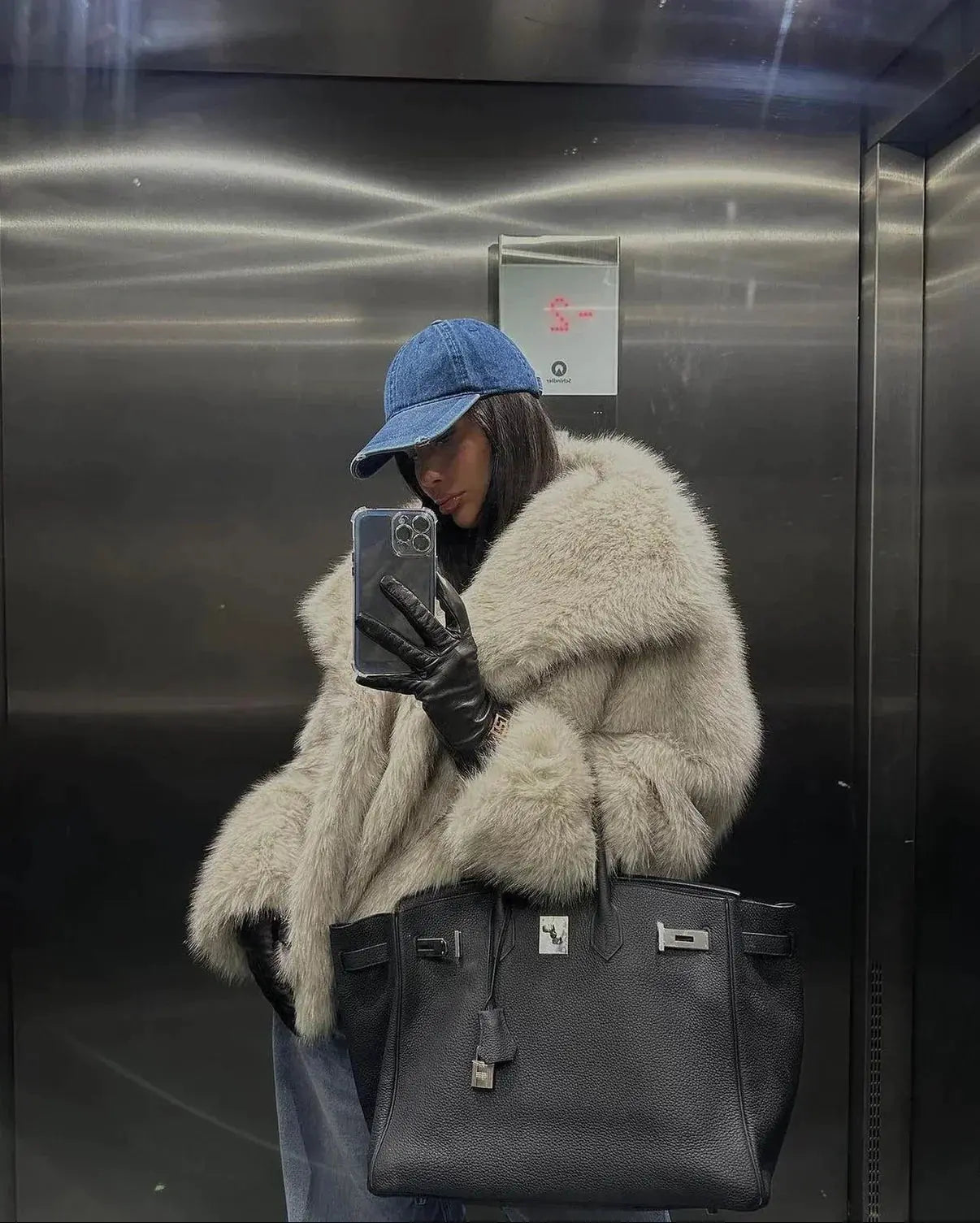 Krótka Kurtka Damska Futrzasta typu Faux Fur