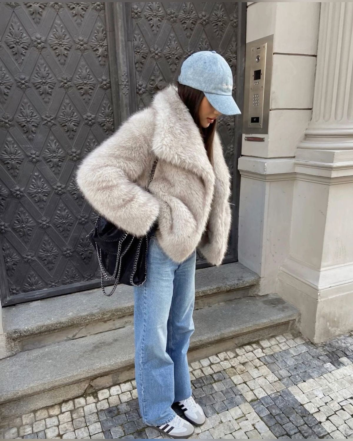 Krótka Kurtka Damska Futrzasta typu Faux Fur
